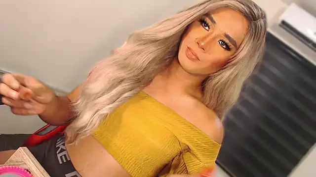 SissifyMeNow online show from 10.06.25