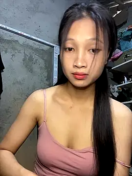 Snapshot of vyvy777 chatting on 09.24.25 vyvy777 online show from 09.24.25