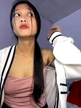 Snapshot of vyvy777 chatting on 10.29.25 vyvy777 online show from 10.29.25