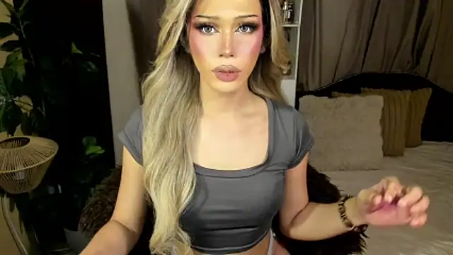 Snapshot of Candicebloom chatting on 05.25.26 Candicebloom online show from 05.25.26