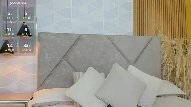 Snapshot of Jade_Whisper chatting on 09.16.25 Jade Whisper online show from 09.16.25