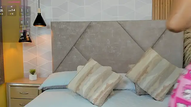 Jade Whisper online show from 10.31.25