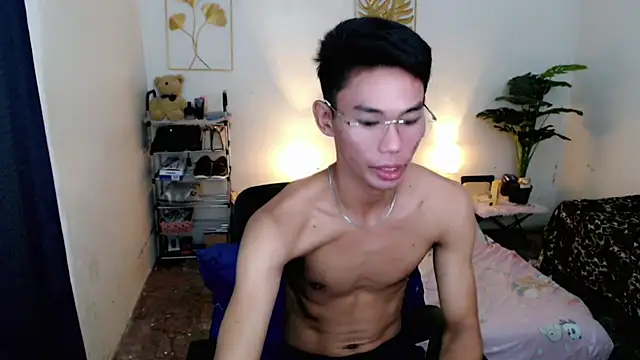 Snapshot of naughty_rence chatting on 10.26.25 naughty rence online show from 10.26.25