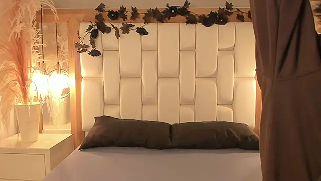 Daphne And Roger online show from 11.03.25