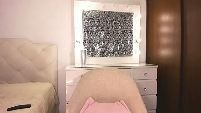 Snapshot of lina_quinn chatting on 11.04.25 lina quinn online show from 11.04.25