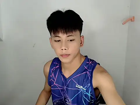 Snapshot of ynotyu chatting on 04.21.26 ynotyu online show from 04.21.26
