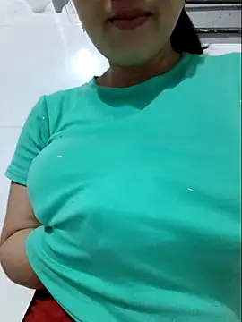 Shiny Babe online show from 02.28.26