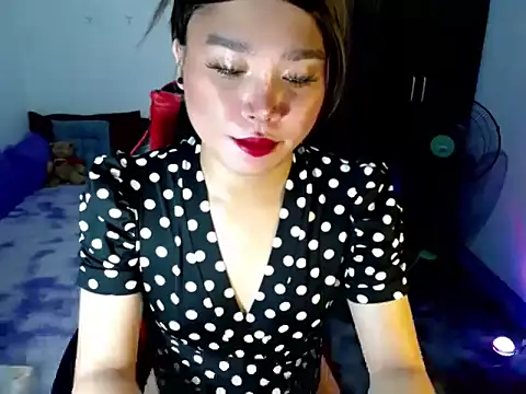 Urassiansweetcummer online show from 04.13.26