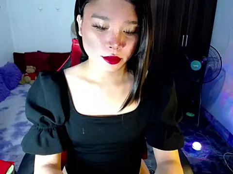 Snapshot of Urassiansweetcummer chatting on 06.21.26 Urassiansweetcummer online show from 06.21.26