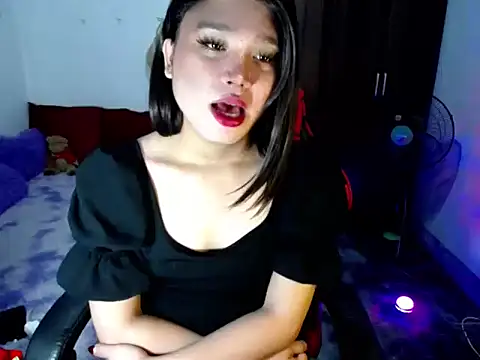 Snapshot of Urassiansweetcummer chatting on 06.22.26 Urassiansweetcummer online show from 06.22.26