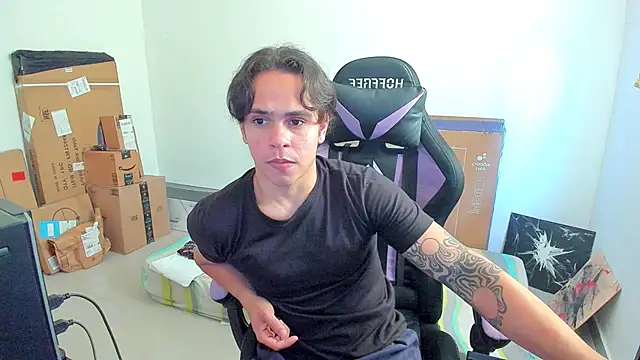 Snapshot of Maximiliano_scoott__ chatting on 10.28.25 Maximiliano scoott   online show from 10.28.25