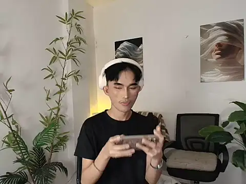 Snapshot of twink_pinoy chatting on 06.27.26 twink pinoy online show from 06.27.26