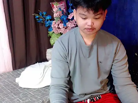 Snapshot of Reynelcock chatting on 04.25.26 Reynelcock online show from 04.25.26