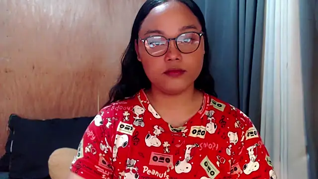 Snapshot of _Lylia chatting on 10.06.25 Lylia online show from 10.06.25