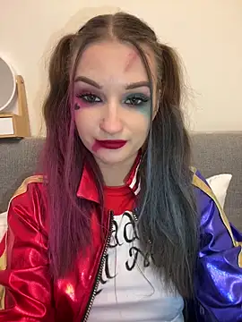 AdelinaEmber online show from 10.31.25