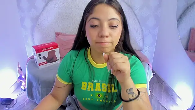 Snapshot of Sarita_jane chatting on 06.15.26 Sarita jane online show from 06.15.26