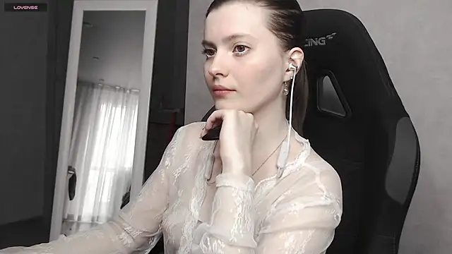 cute elfy  online show from 09.30.25