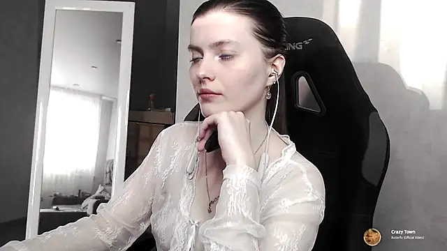 cute elfy  online show from 10.08.25