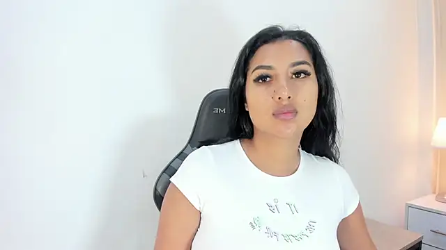 SalomeeBell online show from 12.15.25