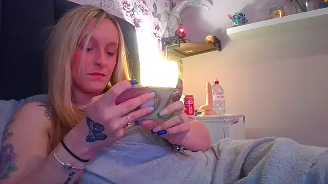 Snapshot of LucyRoseMae chatting on 05.12.26 LucyRoseMae online show from 05.12.26