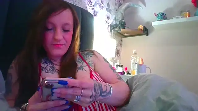 Snapshot of LucyRoseMae chatting on 05.17.26 LucyRoseMae online show from 05.17.26