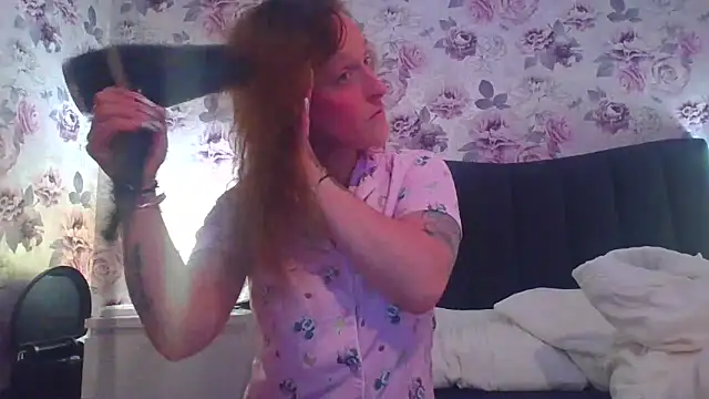 Snapshot of LucyRoseMae chatting on 06.18.26 LucyRoseMae online show from 06.18.26