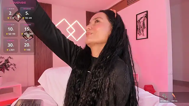 Miiaa jones online show from 12.16.25