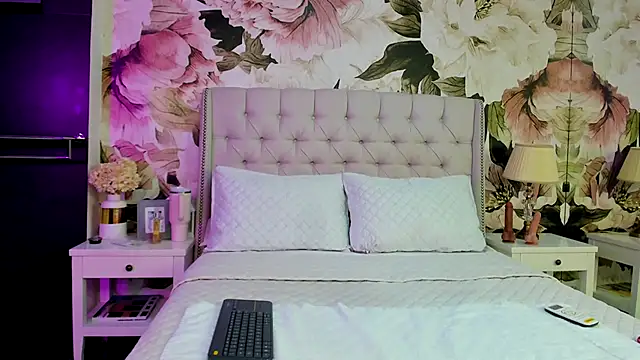 MaddyMay  online show from 10.04.25