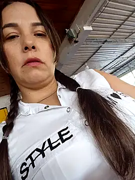 Snapshot of Sofitailor chatting on 10.25.25 Sofitailor online show from 10.25.25