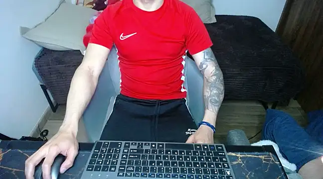 Snapshot of bossking017 chatting on 03.04.25 bossking017 online show from 03.04.25