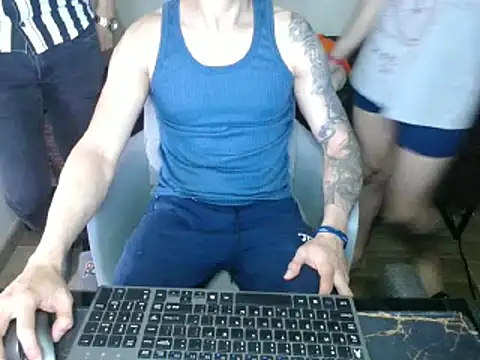 Snapshot of bossking017 chatting on 03.08.25 bossking017 online show from 03.08.25