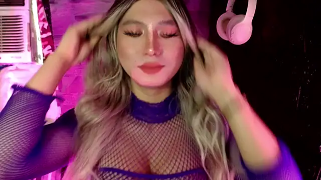 UrhotlucyTS online show from 11.01.25