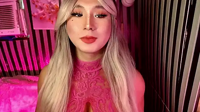 UrhotlucyTS online show from 03.21.26