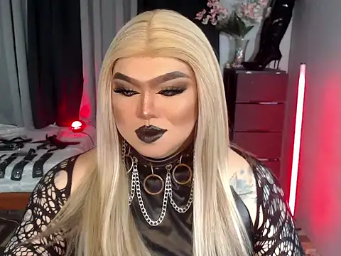 Snapshot of michellevixen922 chatting on 09.22.25 michellevixen922 online show from 09.22.25