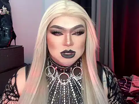 Snapshot of michellevixen922 chatting on 10.28.25 michellevixen922 online show from 10.28.25