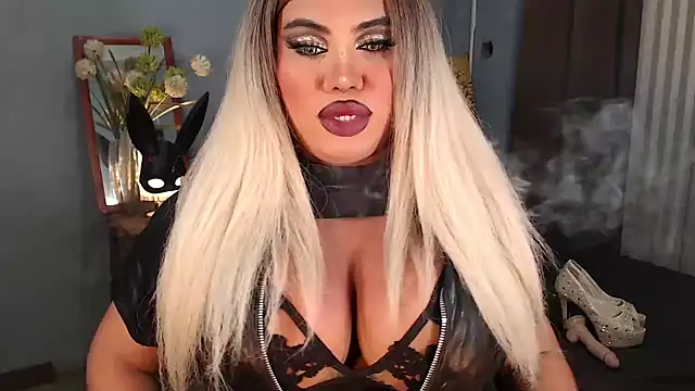 Snapshot of KitSmithCumerr chatting on 10.09.25 KitSmithCumerr online show from 10.09.25