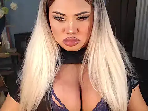 Snapshot of KitSmithCumerr chatting on 10.21.25 KitSmithCumerr online show from 10.21.25