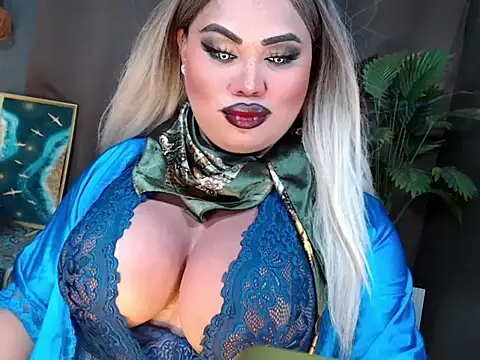 Snapshot of KitSmithCumerr chatting on 10.28.25 KitSmithCumerr online show from 10.28.25