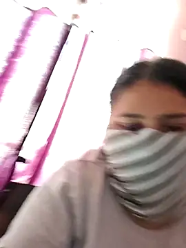 Snapshot of ShreyaIslive chatting on 10.26.25 ShreyaIslive online show from 10.26.25