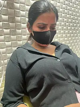 Snapshot of Hot_Jaanvi_ chatting on 04.13.26 Hot Jaanvi online show from 04.13.26