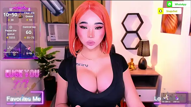 Snapshot of TriciaCumLoader chatting on 03.25.26 TriciaCumLoader online show from 03.25.26