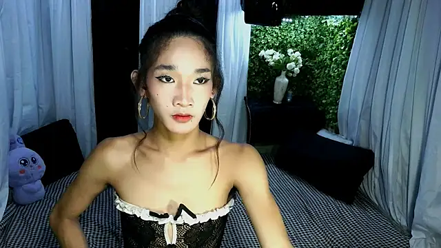 lhexiecollins online show from 12.18.25