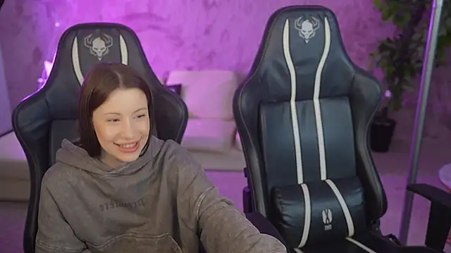 Selena Glow online show from 10.23.25