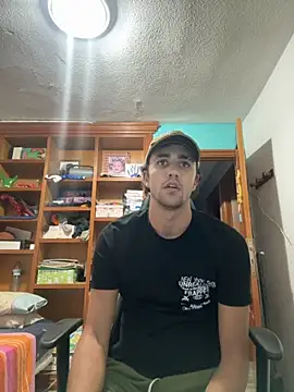 Snapshot of aavrdvh33 chatting on 09.15.25 aavrdvh33 online show from 09.15.25