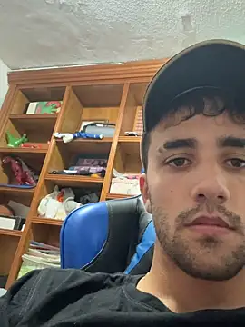 Snapshot of aavrdvh33 chatting on 09.28.25 aavrdvh33 online show from 09.28.25