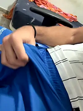 Snapshot of aavrdvh33 chatting on 09.30.25 aavrdvh33 online show from 09.30.25