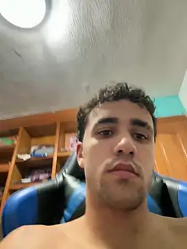 Snapshot of aavrdvh33 chatting on 10.14.25 aavrdvh33 online show from 10.14.25