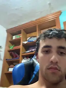 Snapshot of aavrdvh33 chatting on 10.21.25 aavrdvh33 online show from 10.21.25