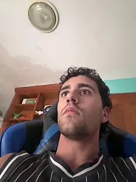 Snapshot of aavrdvh33 chatting on 11.13.25 aavrdvh33 online show from 11.13.25