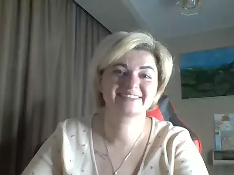 Snapshot of Wymini chatting on 09.10.25 Wymini online show from 09.10.25